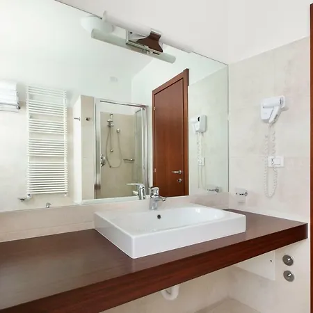 Hotel Conradi Chiavenna Buitenkant foto